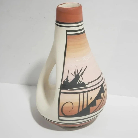 VTG Jaylee Dine Navajo Hand Painted Native  American Pottery Vase/Jug. - Picture 4 of 8